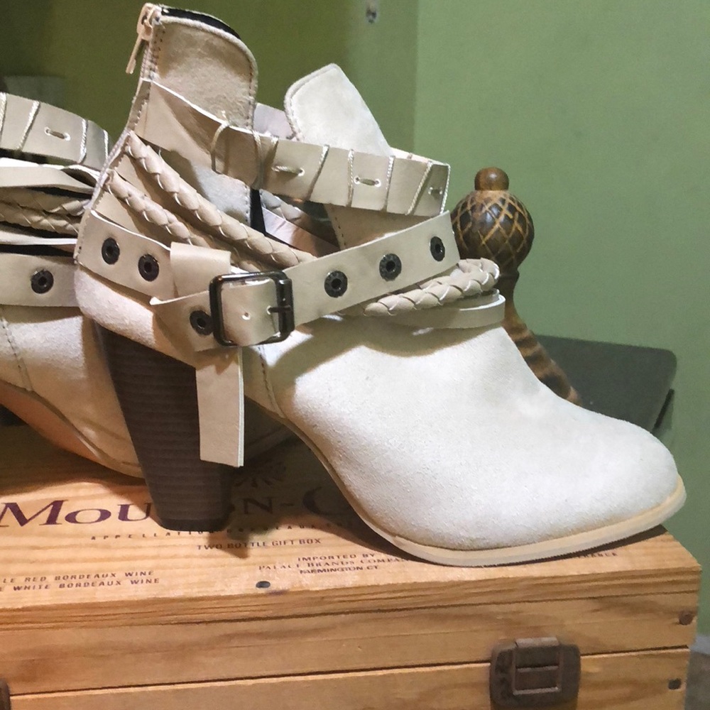 ❤️CUTE BOOTIES❤️, comfortable , BRAND NEW